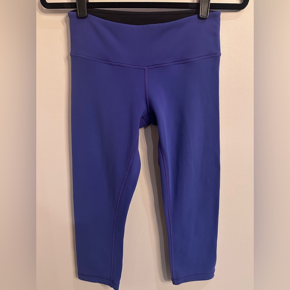 Lululemon wunder under reversible crop (bruised berry/black) - Picture 2 of 7